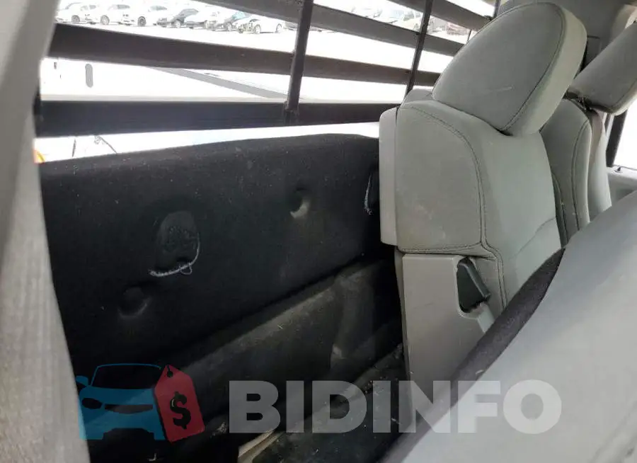 1FTMF1C88HKD40472 Photo# 10