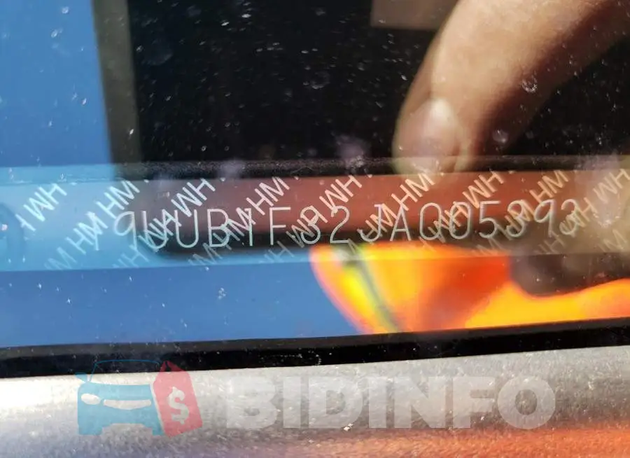 19UUB1F32JA005393 Photo# 12
