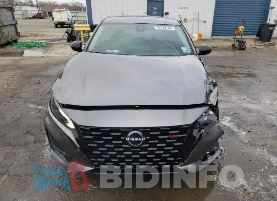 1N4BL4CV7PN338237 Photo# 5