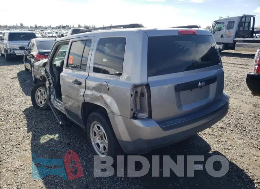 1C4NJPBB1FD413847 Photo# 2