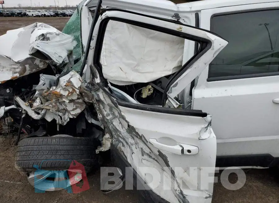 1C4NJPFB6FD149910 Photo# 7