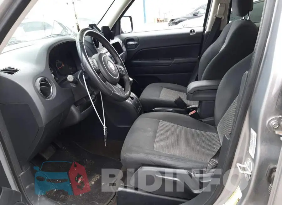 1C4NJPFB9GD620627 Photo# 7