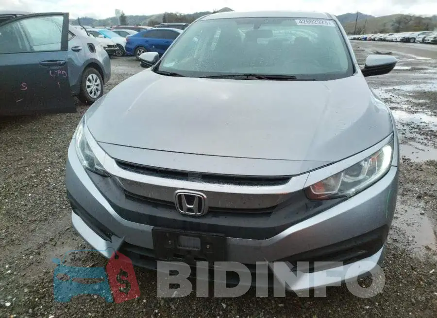 19XFC2F74JE209302 Photo# 5