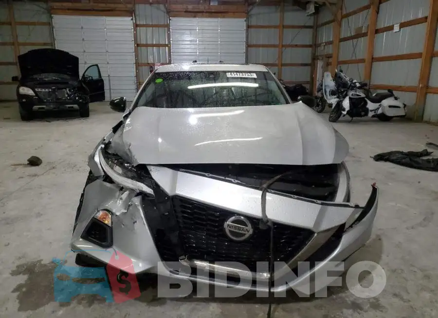 1N4BL4CV3LC136517 Photo# 5