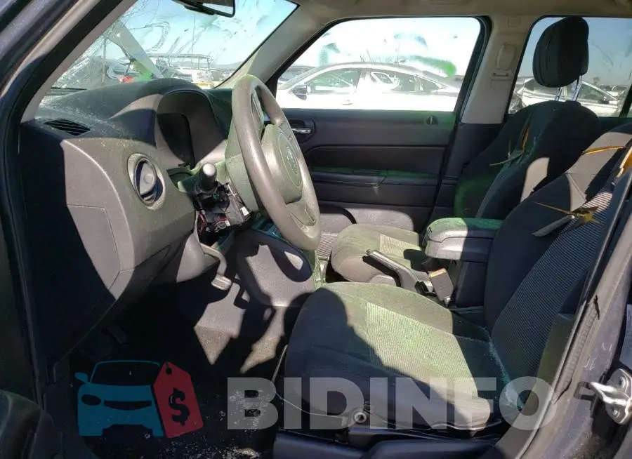1C4NJPBB9FD158350 Photo# 7