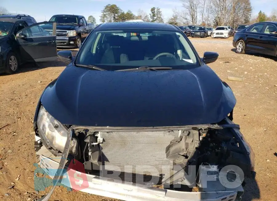 19XFC2F70GE056443 Photo# 5