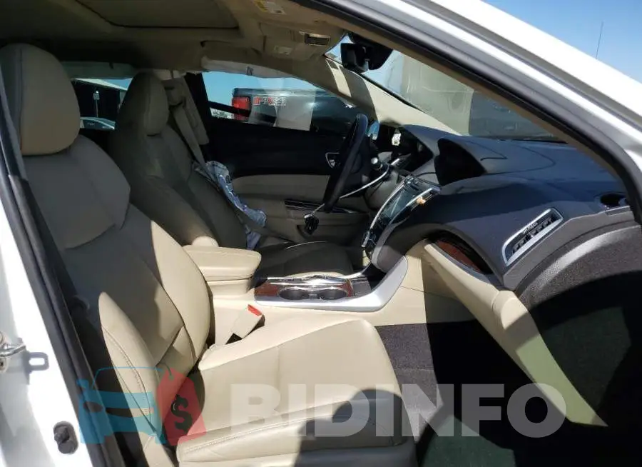19UUB2F31JA010624 Photo# 7