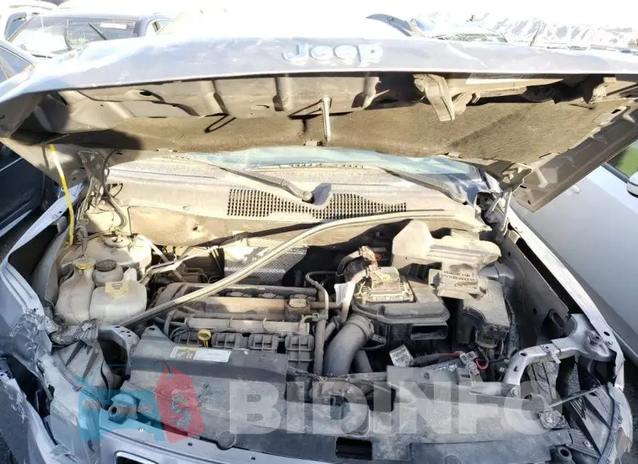 1C4NJCBA8GD665192 Photo# 7