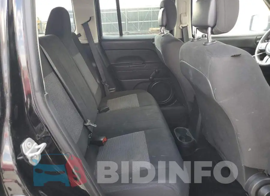 1C4NJPBA1FD209525 Photo# 10