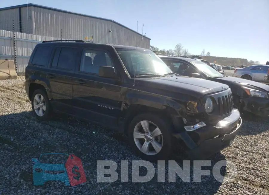 1C4NJPFB0HD160596 Photo# 4