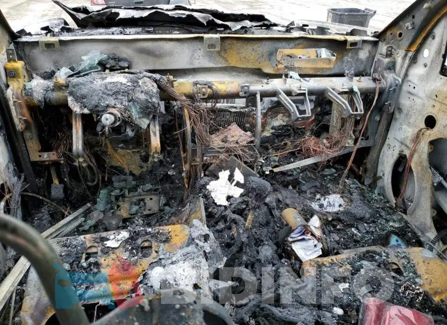 1GCHTCEN9H1225894 Photo# 8