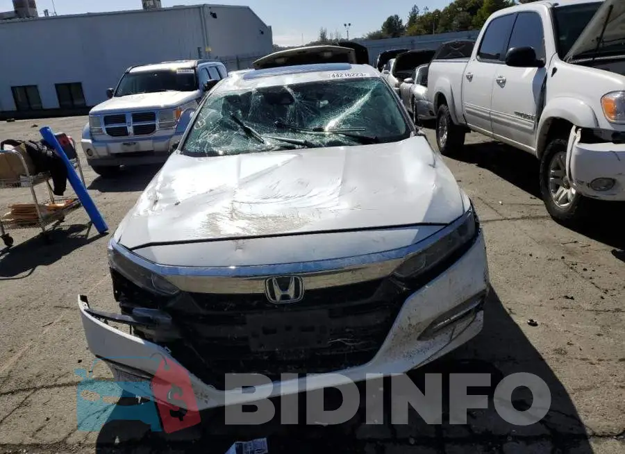 1HGCV3F54JA010918 Photo# 5