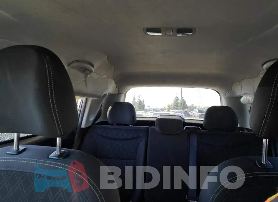 KNDJN2A2XF7218562 Photo# 10