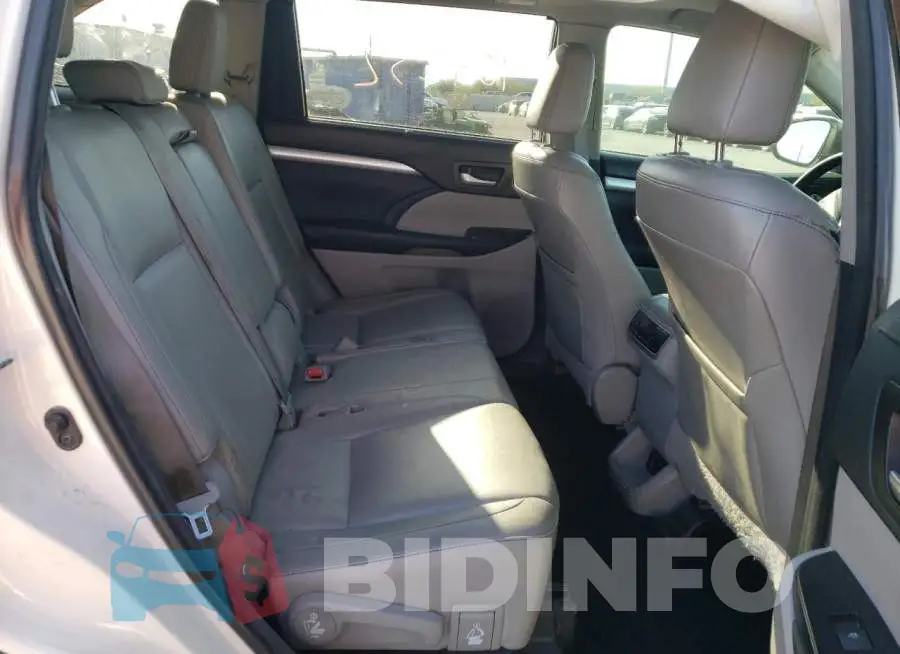 5TDJKRFH3FS150657 Photo# 6