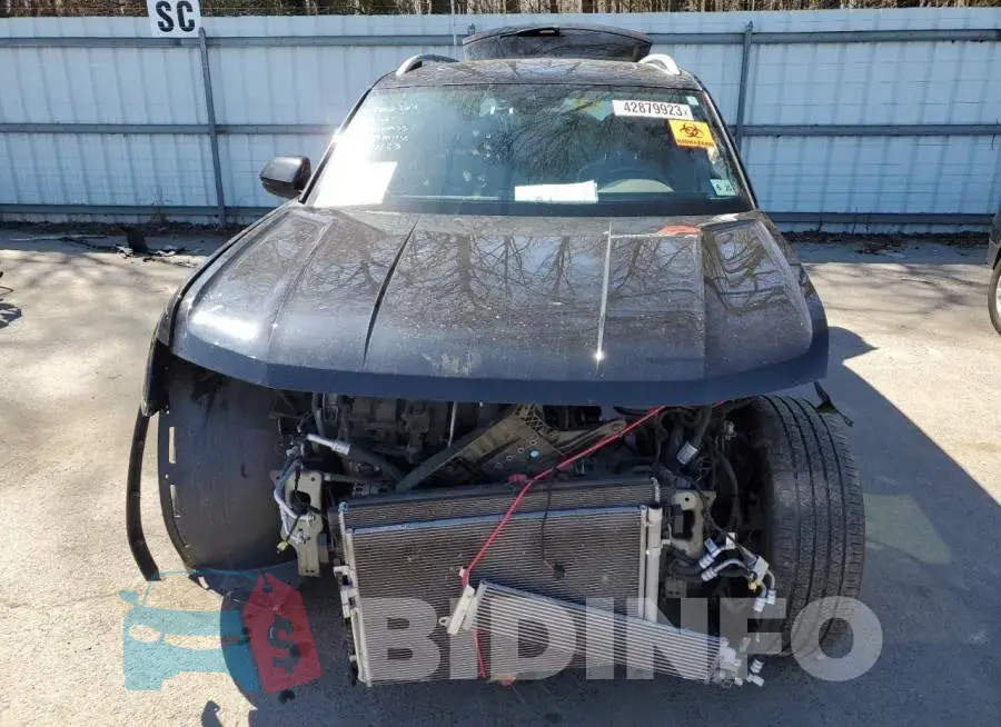 1V2MR2CA9KC565502 Photo# 5
