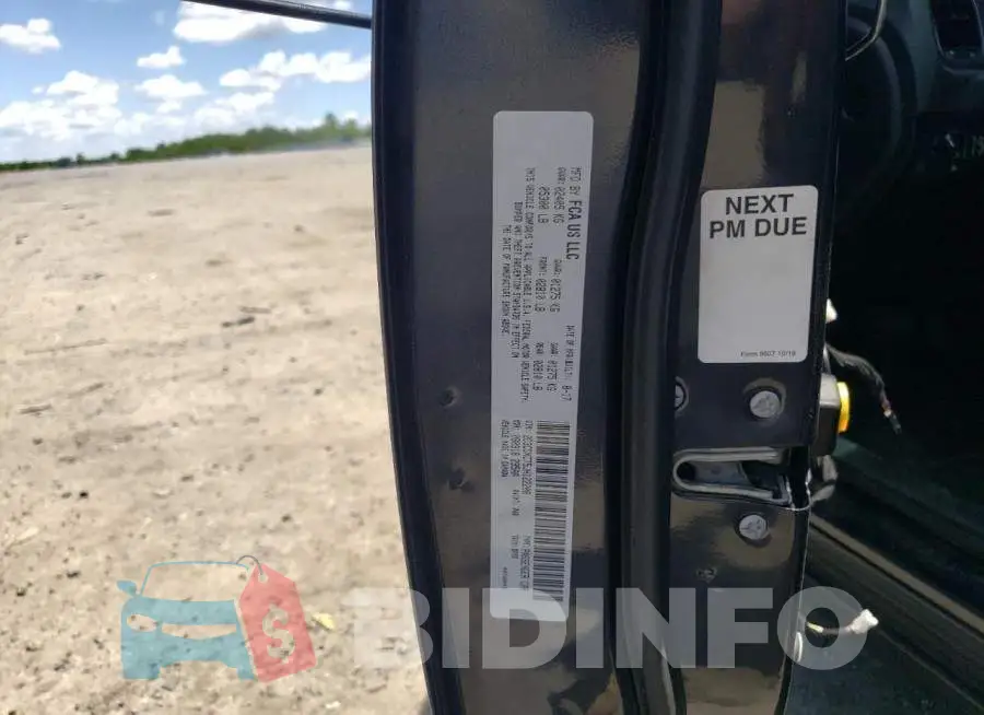 2C3CDXCT5JH122208 Photo# 10