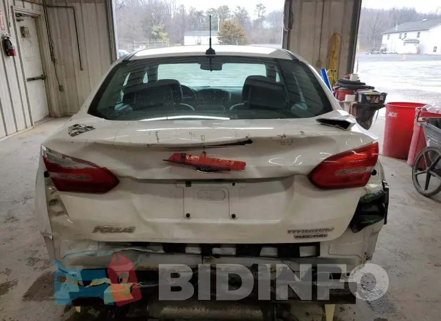 1FADP3J28GL274463 Photo# 6