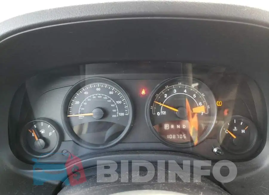 1C4NJRBB8FD270746 Photo# 9