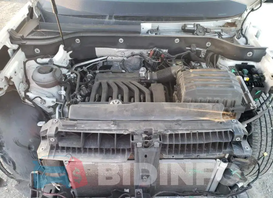 1V2MR2CA2JC538821 Photo# 12