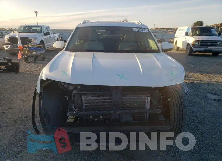 1V2MR2CA2JC538821 Photo# 5