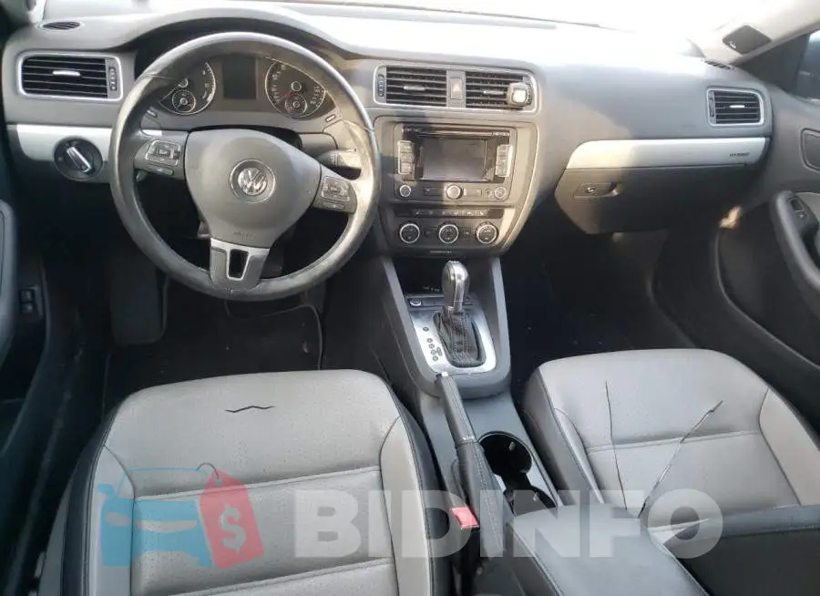 3VW637AJ2EM229587 Photo# 8