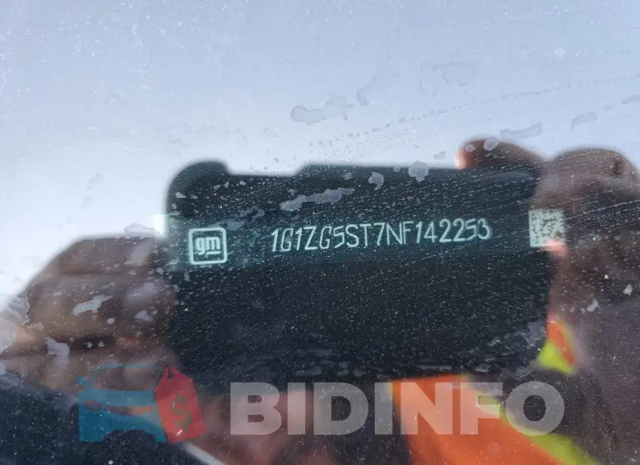 1G1ZG5ST7NF142253 Photo# 12