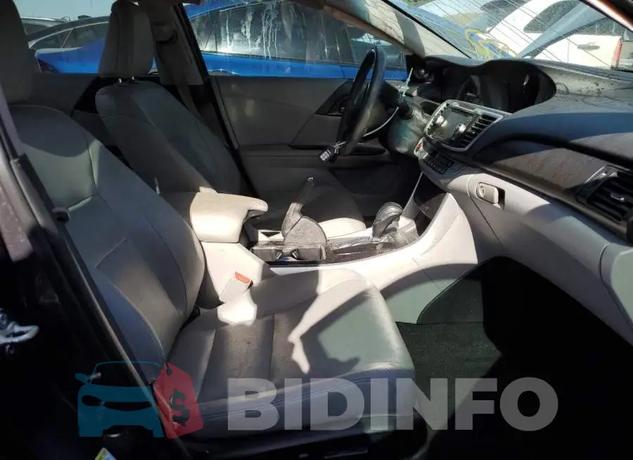 1HGCR2F84FA181989 Photo# 5