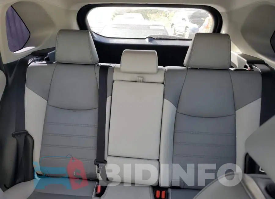 2T3C1RFV8KW023543 Photo# 10
