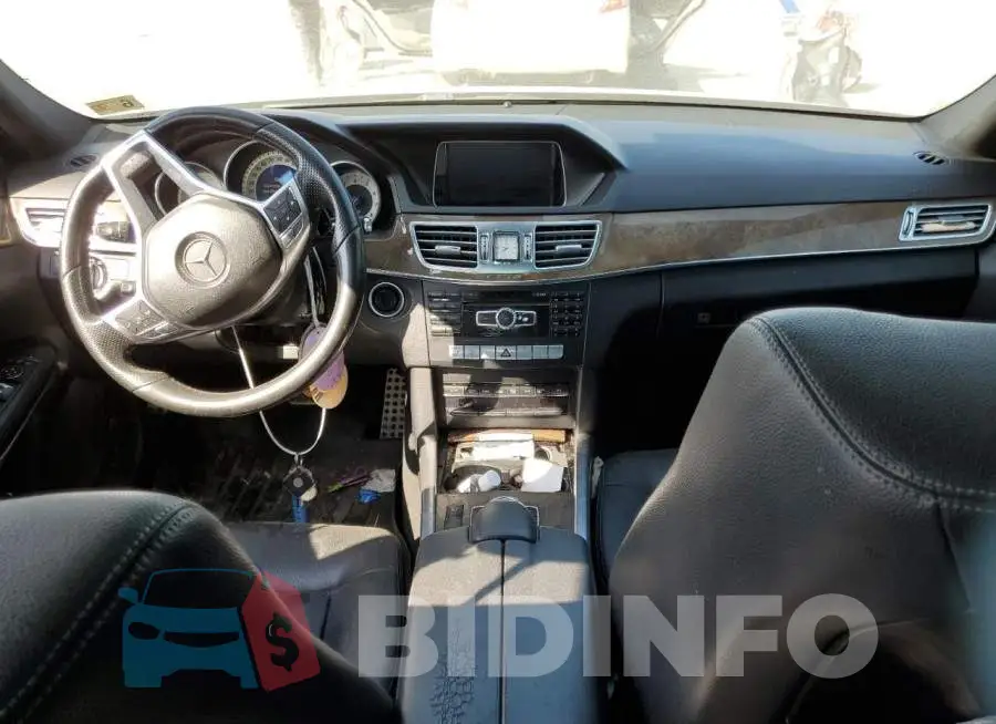 WDDHF8JB3FB108003 Photo# 8