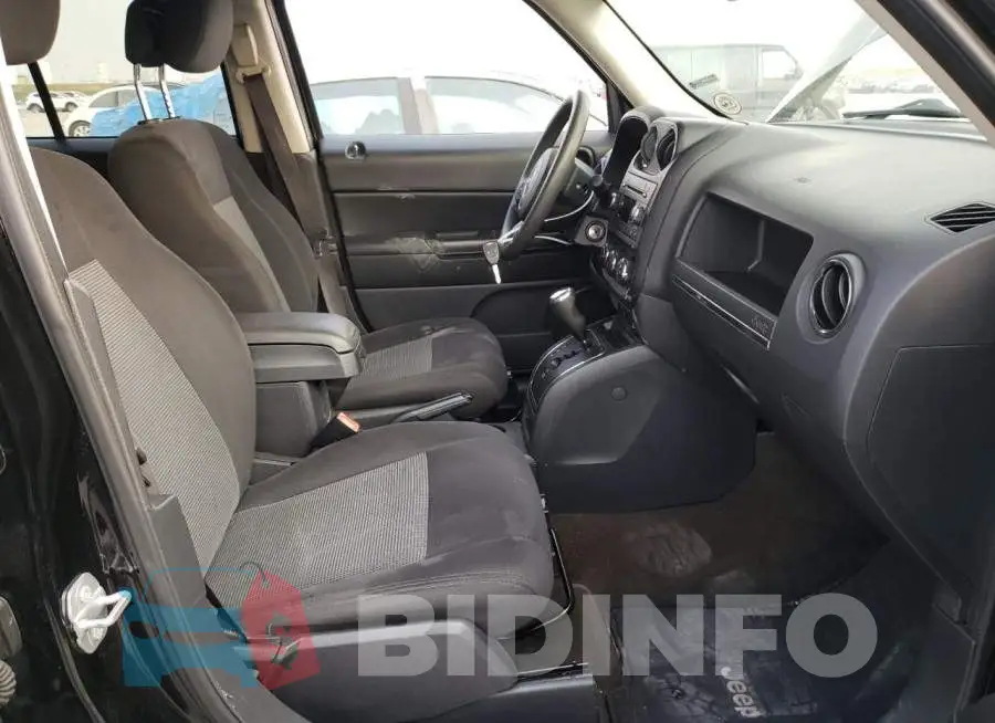 1C4NJPBB6HD157420 Photo# 7