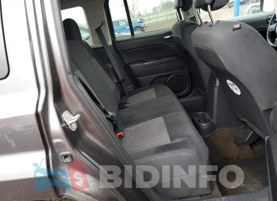 1C4NJPFB1ED887595 Photo# 11