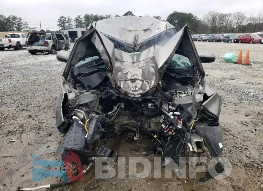 KNDJN2A20F7162941 Photo# 5