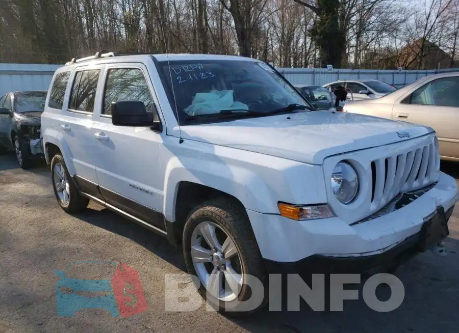 1C4NJPFB7FD110825 Photo# 4