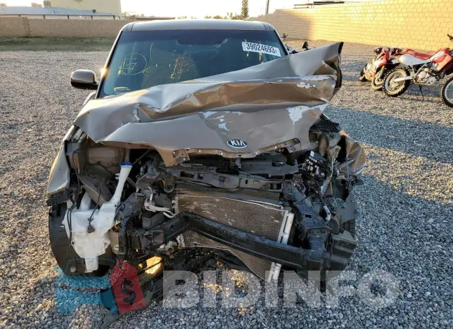 KNDJN2A22F7127026 Photo# 5