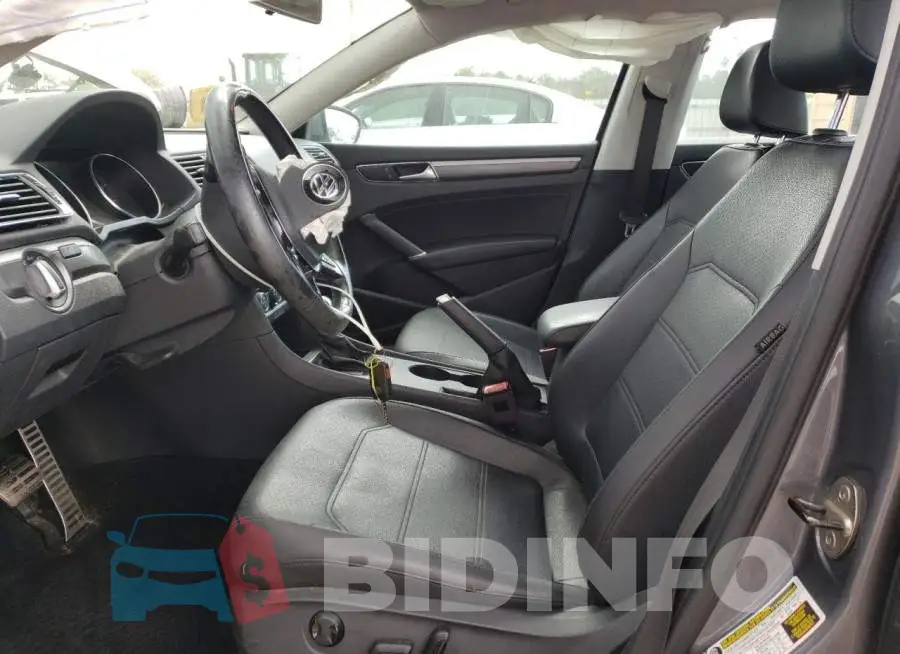 1VWDT7A38HC075417 Photo# 7