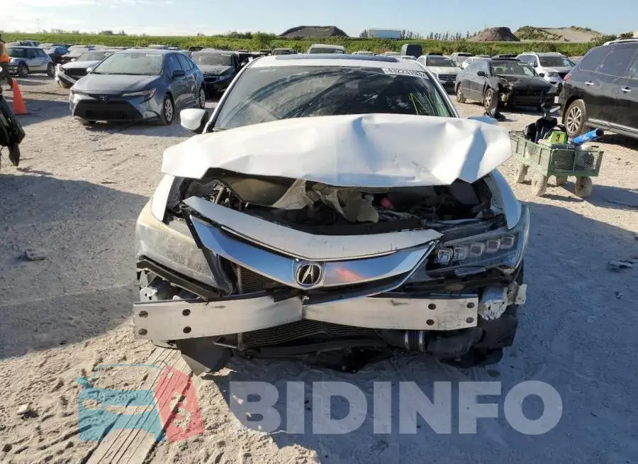 19UDE2F32JA007965 Photo# 5
