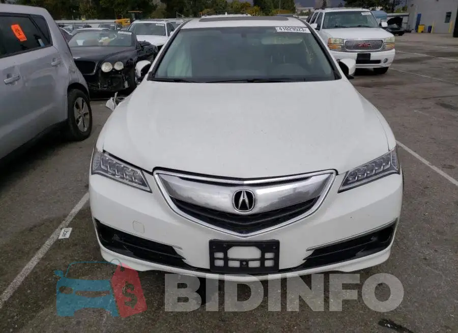 19UUB1F39HA004025 Photo# 5