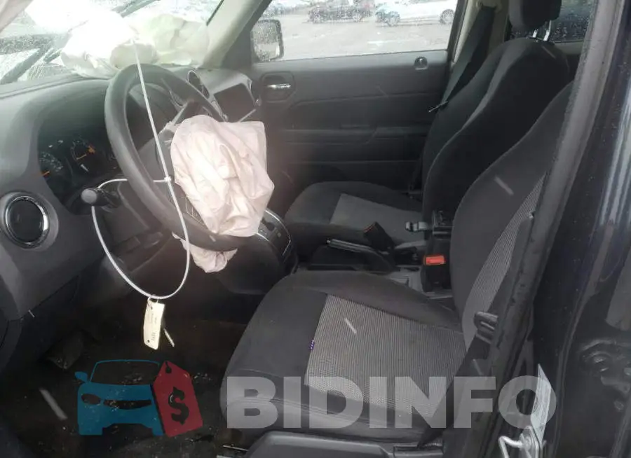 1C4NJPBB8FD285798 Photo# 7