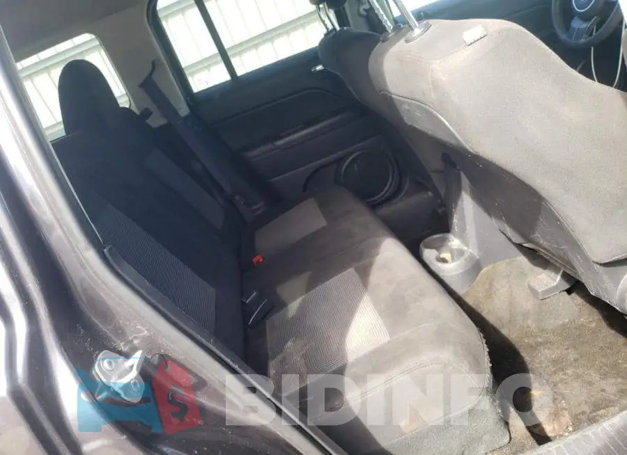 1C4NJPBB1HD172603 Photo# 10