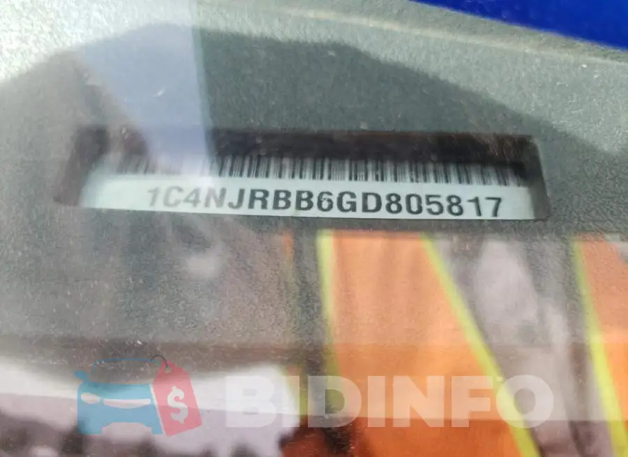 1C4NJRBB6GD805817 Photo# 13