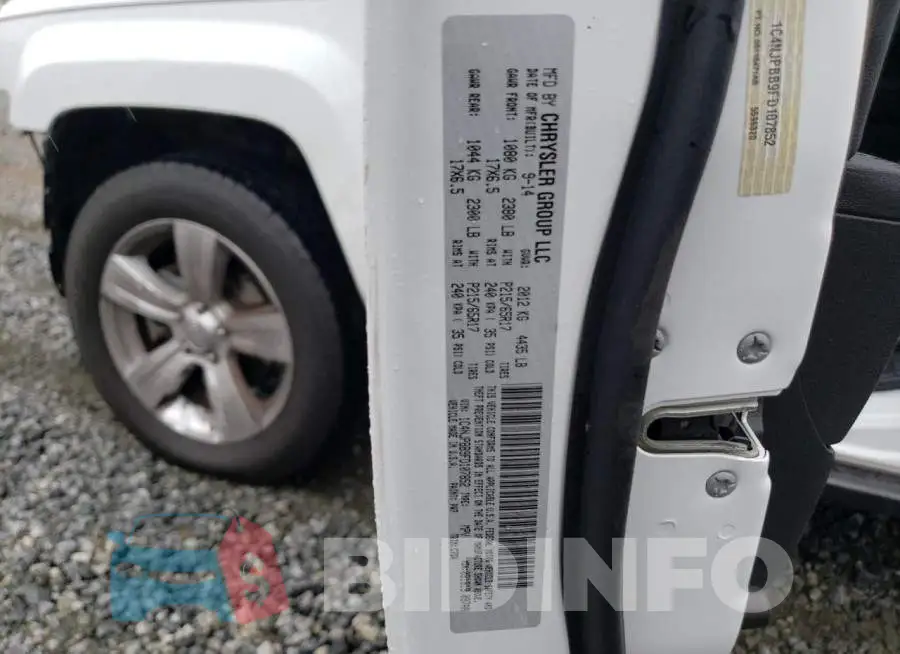 1C4NJPBB9FD107852 Photo# 12