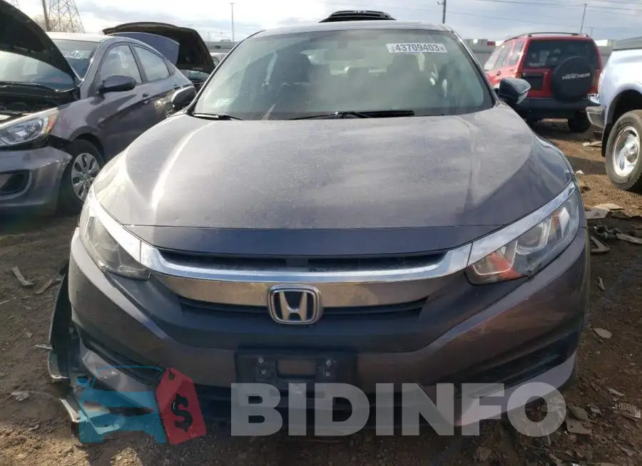 19XFC2F70GE042932 Photo# 5