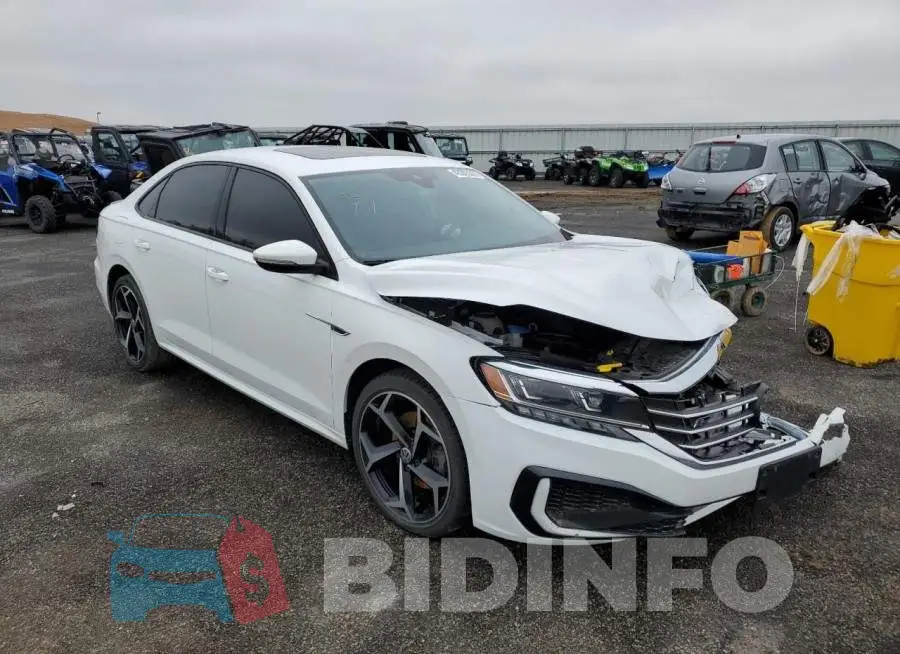 1VWMA7A32LC017821 Photo# 4