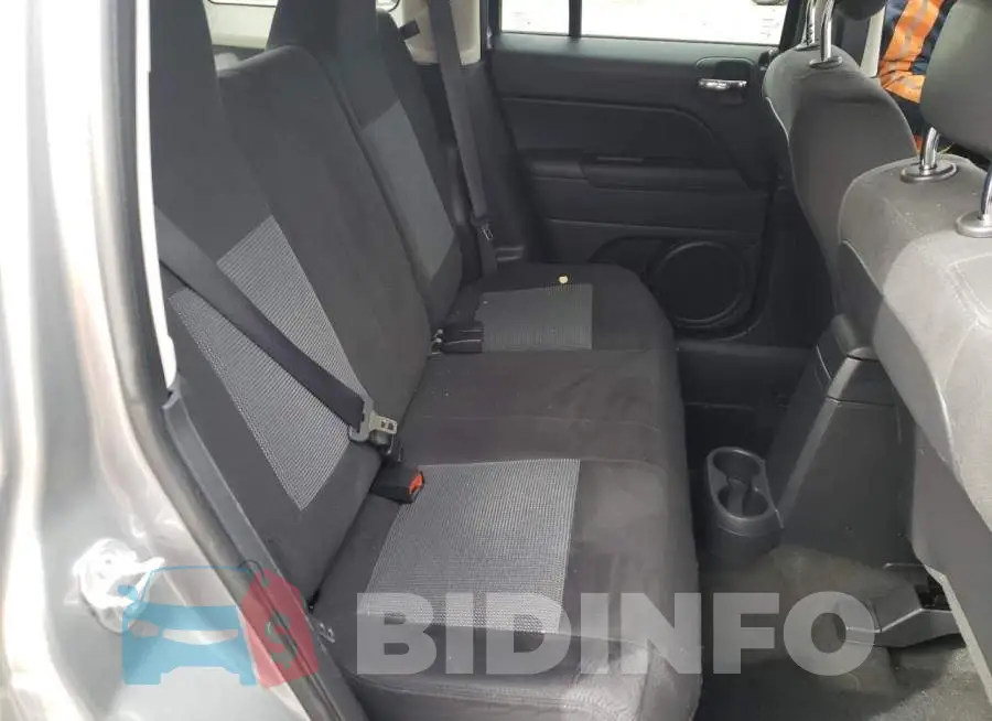 1C4NJPBB2HD158063 Photo# 10
