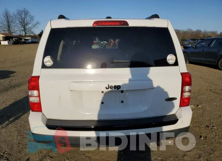 1C4NJPBAXFD318792 Photo# 6