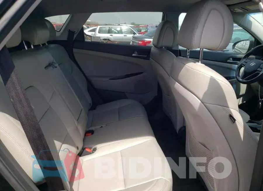 KM8J33A27HU271151 Photo# 10