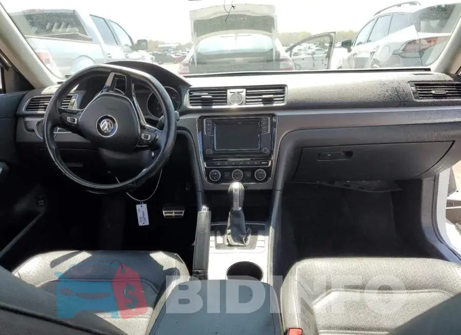 1VWDT7A32HC017545 Photo# 8