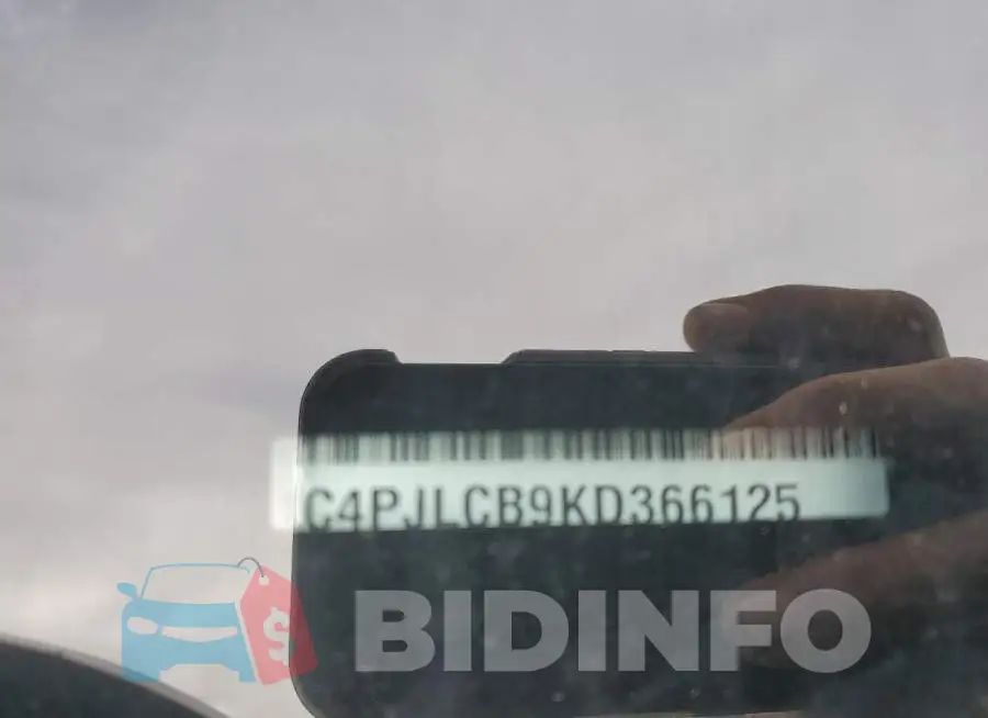 1C4PJLCB9KD366125 Photo# 13