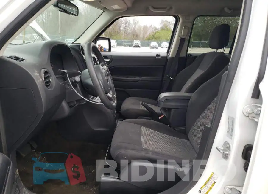 1C4NJPBA8GD677205 Photo# 7