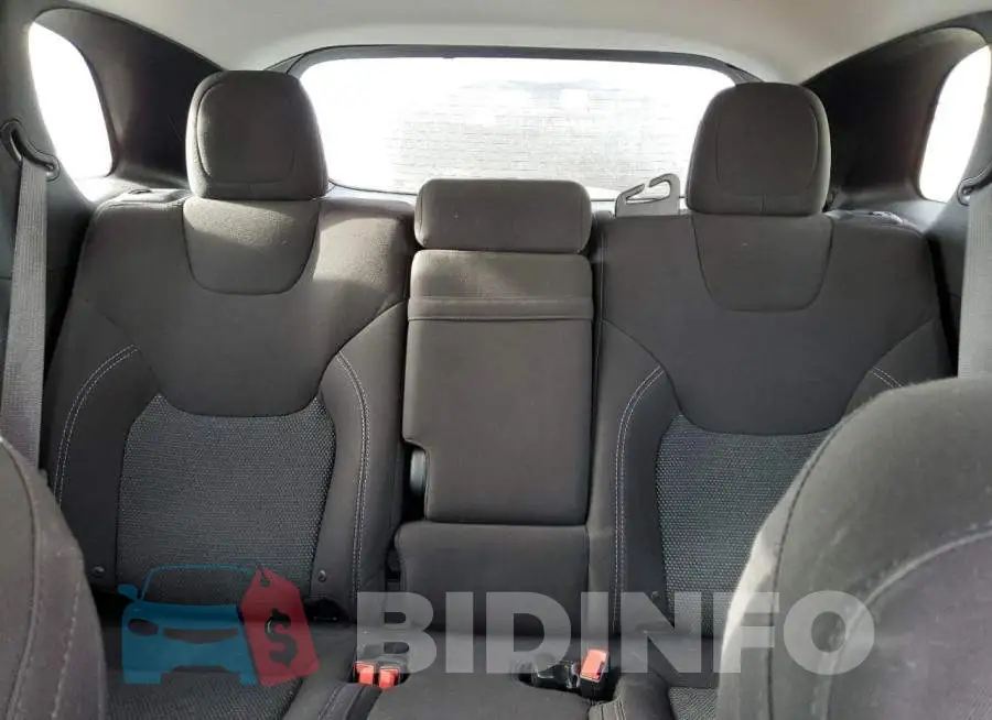 1C4PJLCB4KD265669 Photo# 10
